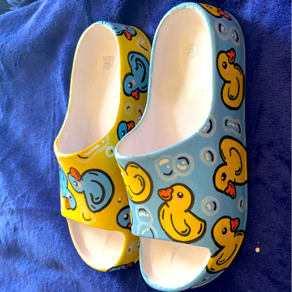 Duckie Slides💙💛